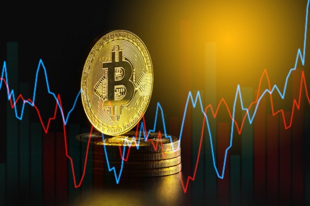 Bitcoin Drop Sparks $700M Liquidation Wave As Leverage Gets Flushed