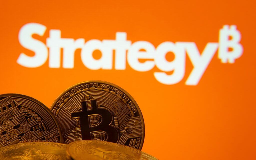 Strategyはビットコインの購入を停止し、現金準備金を再構築すべき＝CryptoQuant